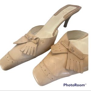 GUCCI Nude Kitten Heel w Kiltie Overlay. Gently loved, 8B